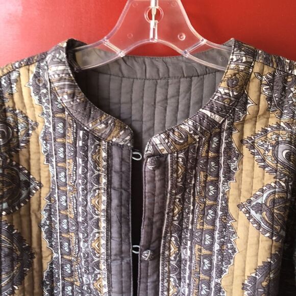 REVERSIBLE QUILTED lightweight jacket, pit to pit 24 1/2” Large Preworn - Picture 5 of 16